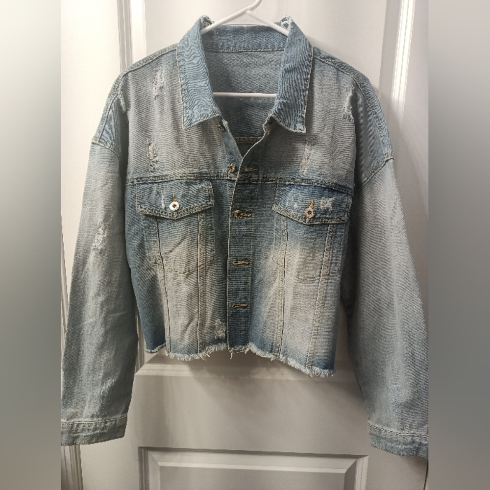 Jeanswear Women's Distressed Denim Jacket XXL.